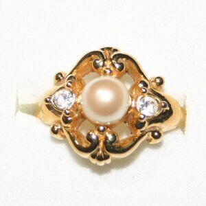 Avon Goldtone Pearl and Diamond Look Ring